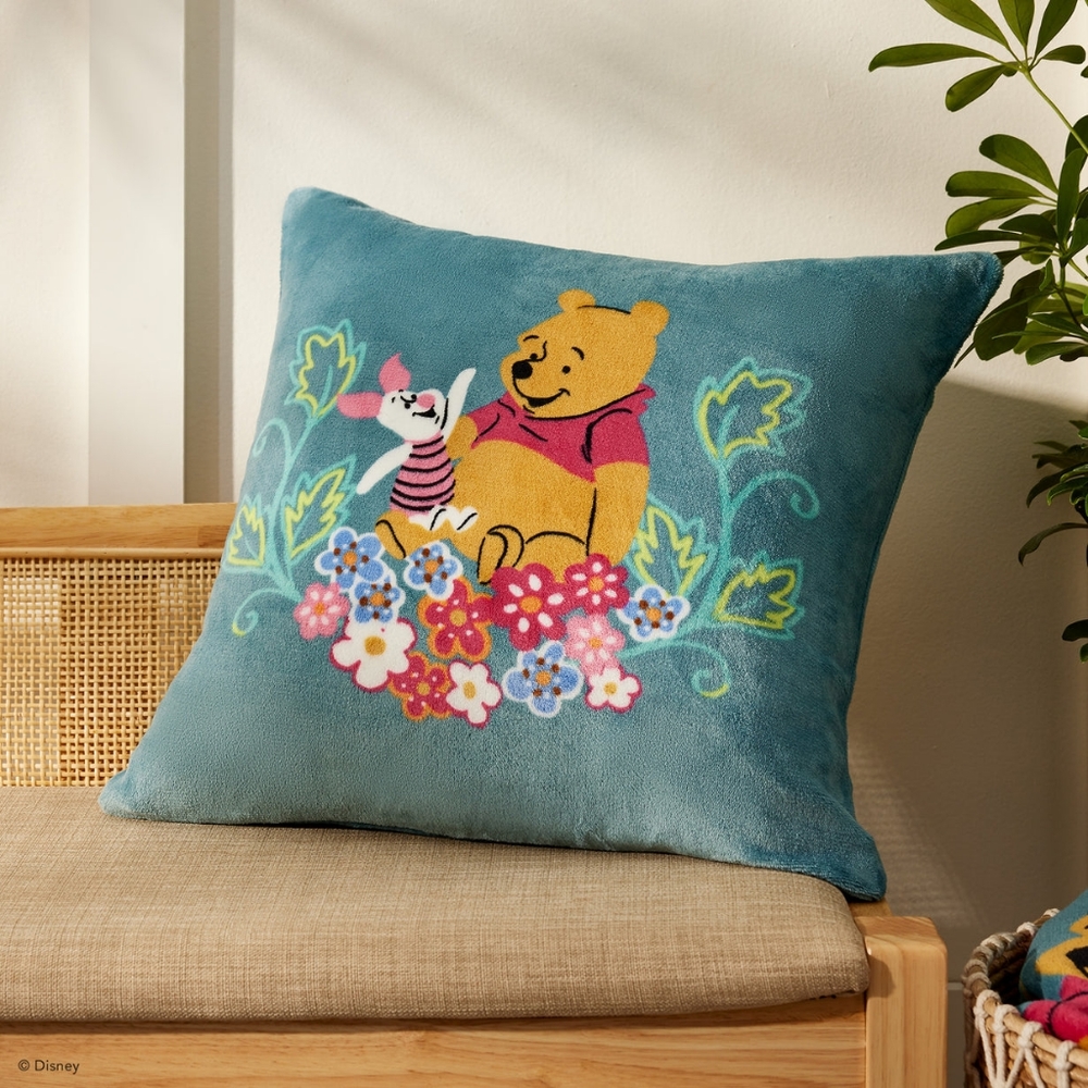 NWT Vera Bradley Disney Winnie The Pooh Decorative Throw Pillow Limited Edition